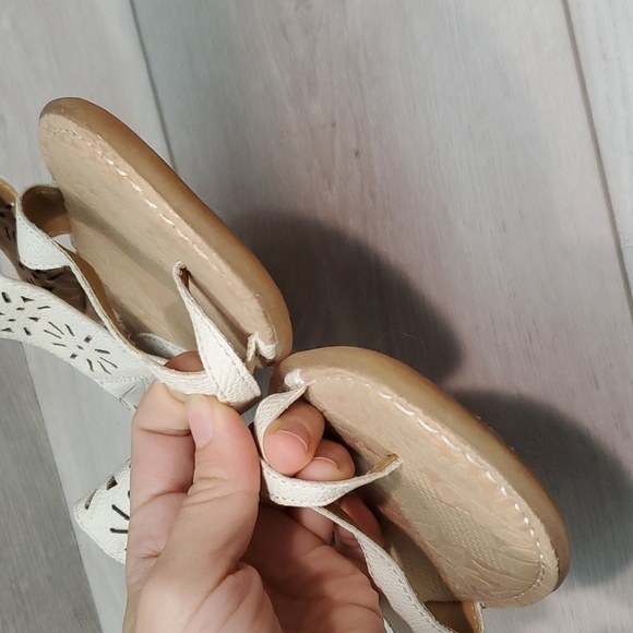 Born B.O.C Women Casaba Laser Cut Comfort Sandals shoes Loop Toe Flats shoes 8 - Picture 4 of 11